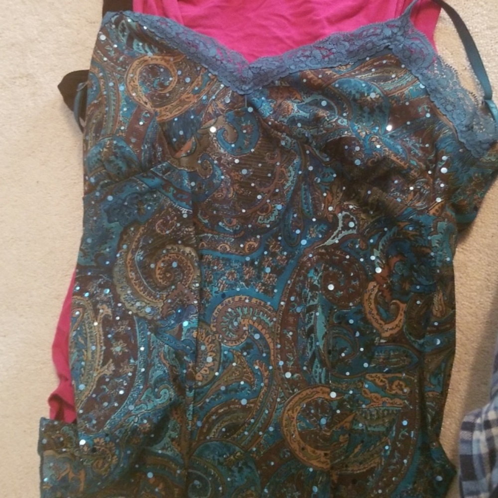 Shirts / pants / dresses